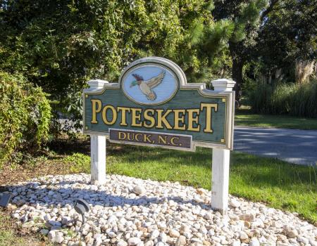 A Poteskeet community sign