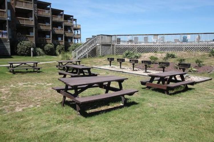picnic area at colony by the sea in duck NC