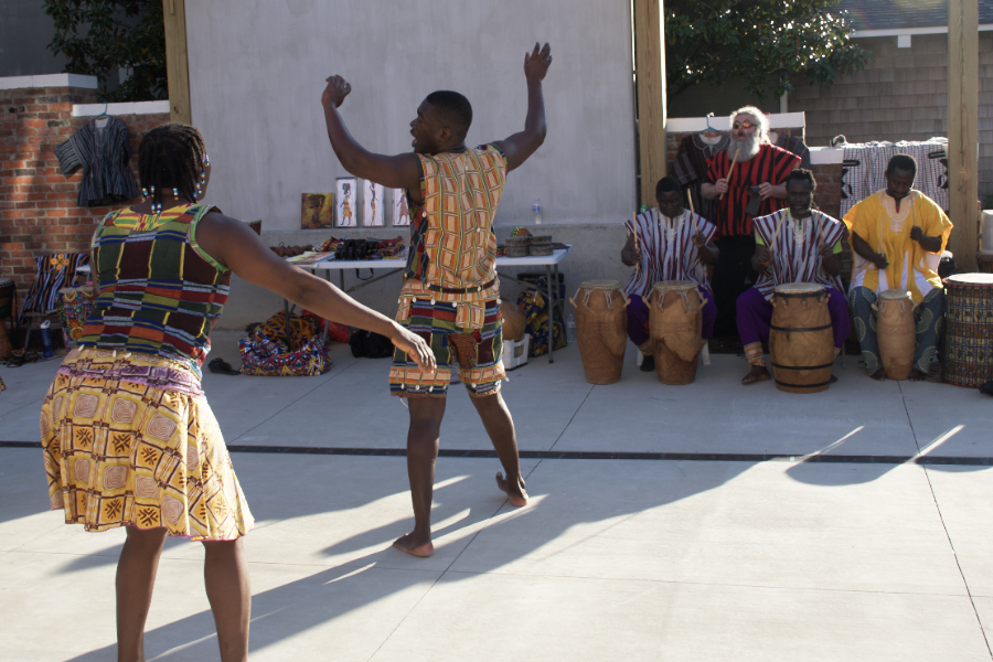 Saakumu Dance Troupe in Dare Arts Courtyard in Manteo. Saakumu Dance Troupe in Dare Arts Courtyard in Manteo.